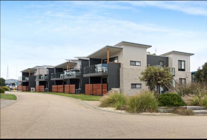 Captains Cove 1St Floor Spa Luxury Apartments - Free Netflix Paynesville Exterior foto
